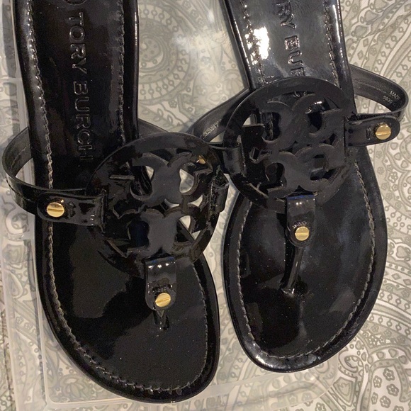 [SOLD] Tory Burch Black Patent Leather Miller Sandals 9.5 - Picture 3 of 10